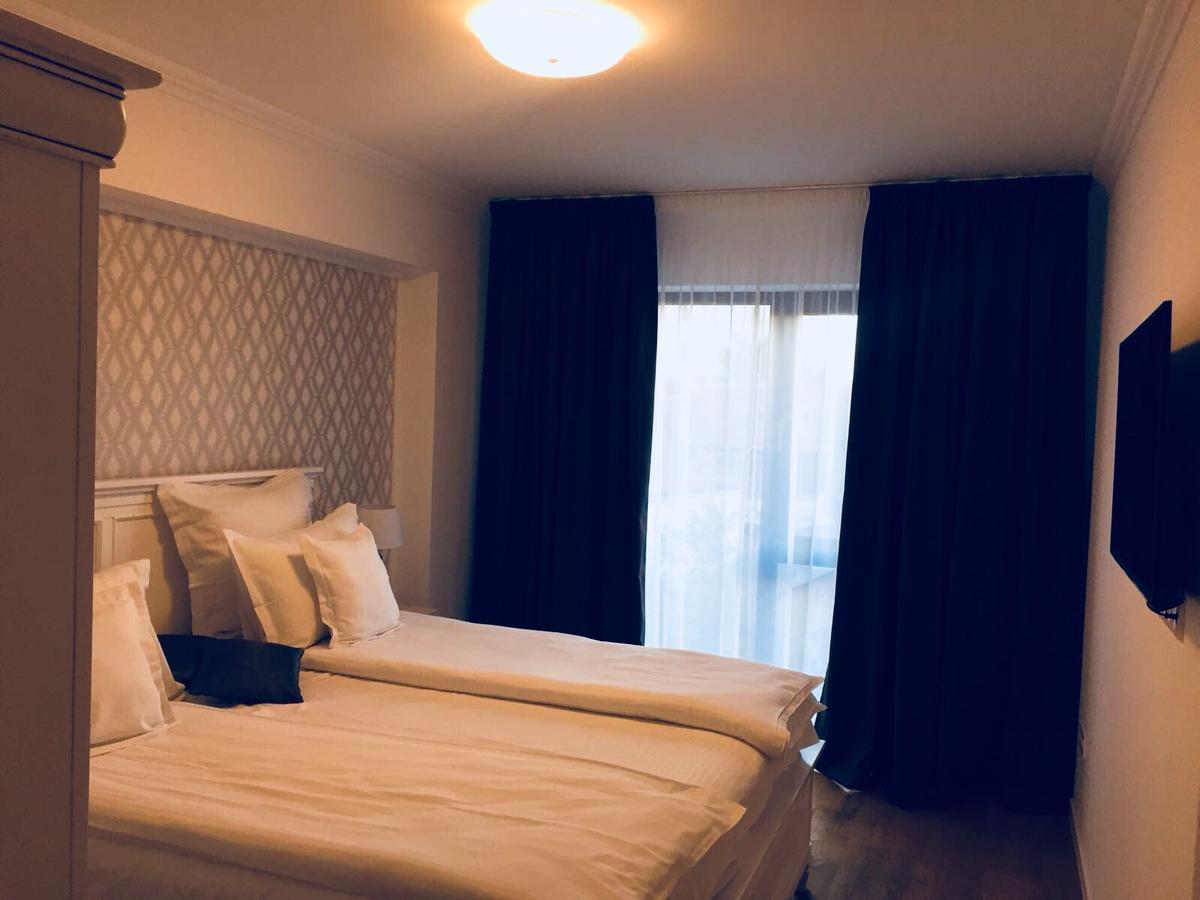 Flori De Iulie Apartamente Braşov Extérieur photo