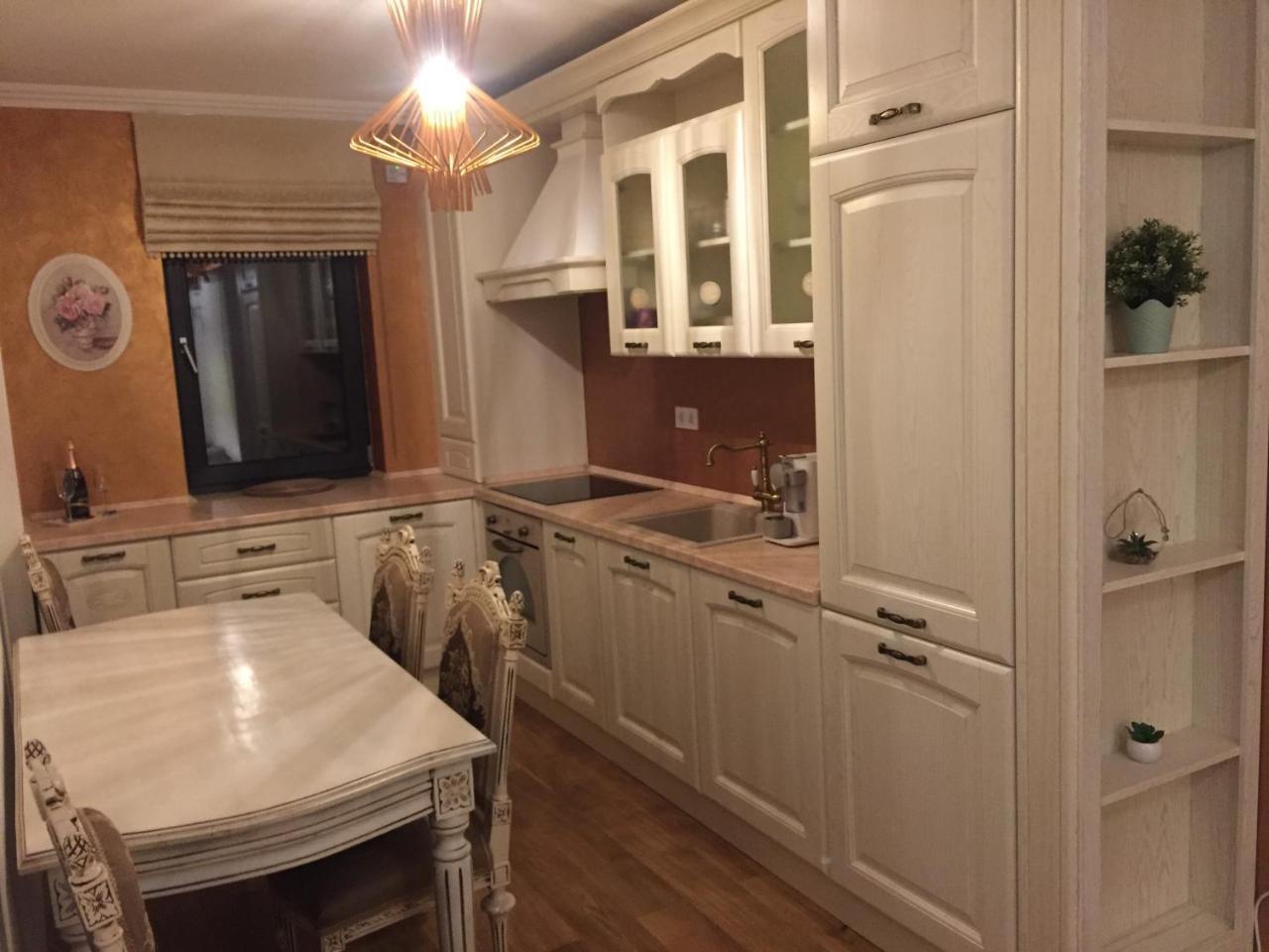 Flori De Iulie Apartamente Braşov Extérieur photo
